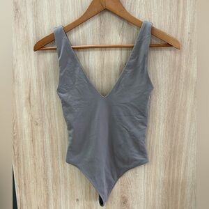 Aritzia Babaton V-neck Body Suit